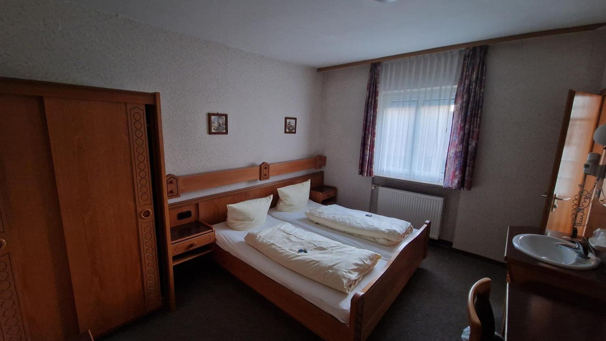 Schwarzer Adler - Hotel Garni Ipsheim Habitación foto