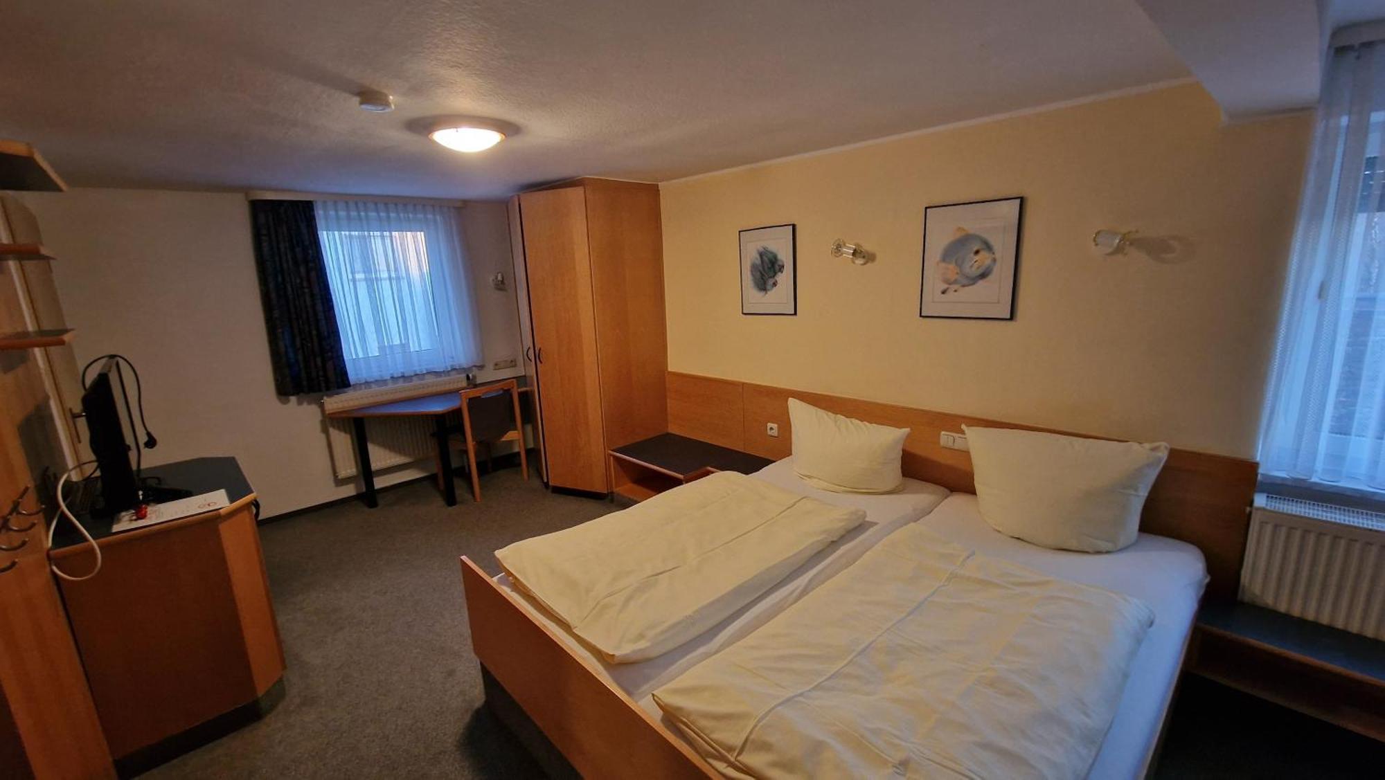 Schwarzer Adler - Hotel Garni Ipsheim Habitación foto